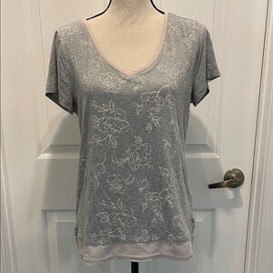 White House Black Market Gray Floral V-Neck Short Sleeve Tee with Pink Trim